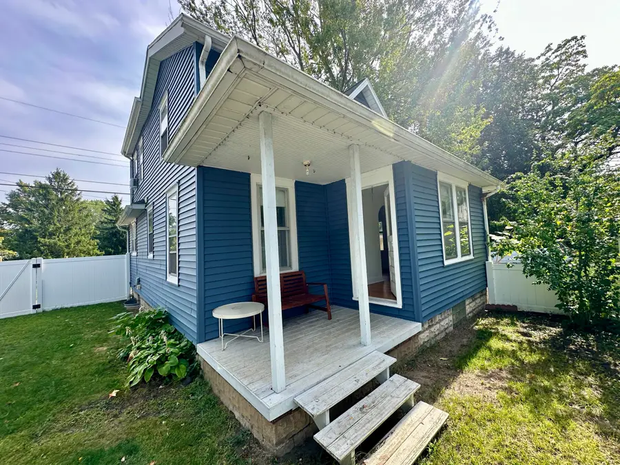 911 Jones Street, Saint Joseph, MI 49085 - #3