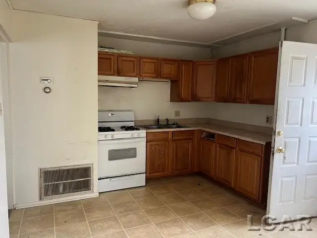 210 Stratford Drive, Adrian, MI 49221 - Image #3