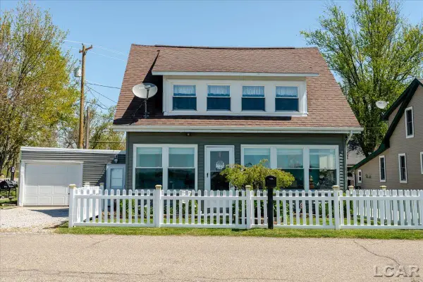 1398 Lakeshore Drive, Brooklyn, MI 49230
