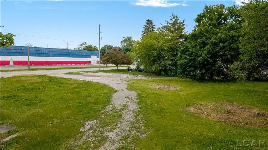 319 W Beecher Street, Adrian, MI 49221-1627 - #3