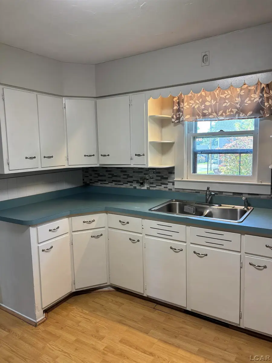 122 W Beecher Street, Adrian, MI 49221 - #3
