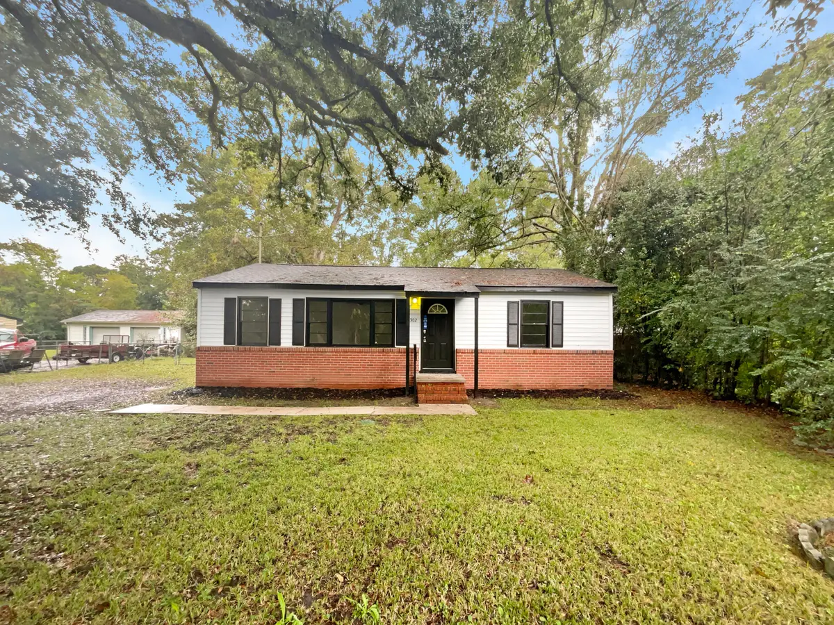 302 Embassy Drive, Summerville, SC 29483 - Image #1