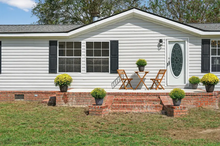 643 E Main Street, Harleyville, SC 29448 - #2