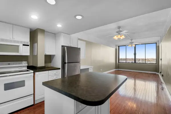 14 Lockwood Drive #4 L, Charleston, SC 29401