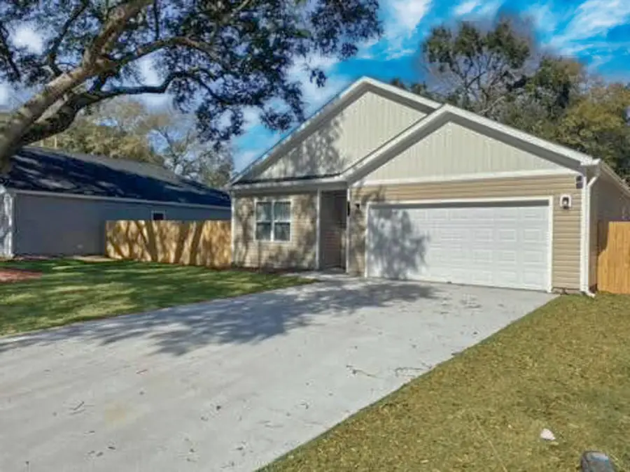 2420 Raymond Avenue, North Charleston, SC 29406 - #2