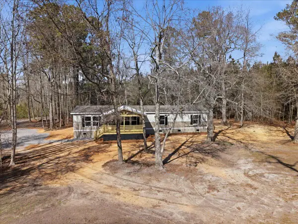 662 Country Pond Lane, Cross, SC 29436