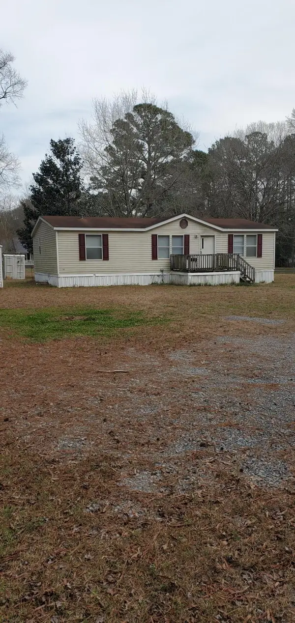 1136 Harristown Road, Bonneau, SC 29431