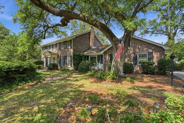 34 Sussex Road, Charleston, SC 29407