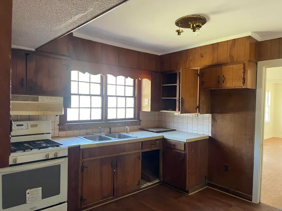 1102 N Lemacks Street, Walterboro, SC 29488 - #3