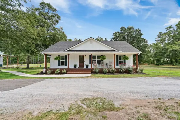 136 Thirteen Way, Cross, SC 29436
