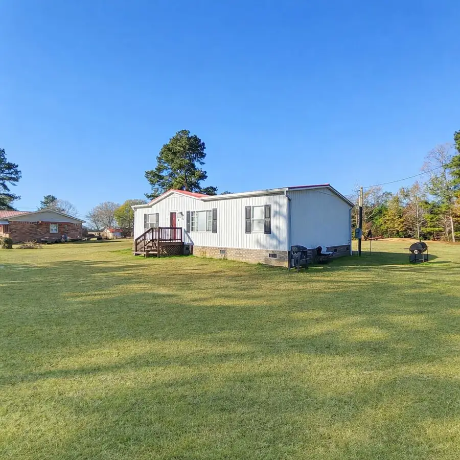 1105 Peacock Street, Manning, SC 29102 - #3