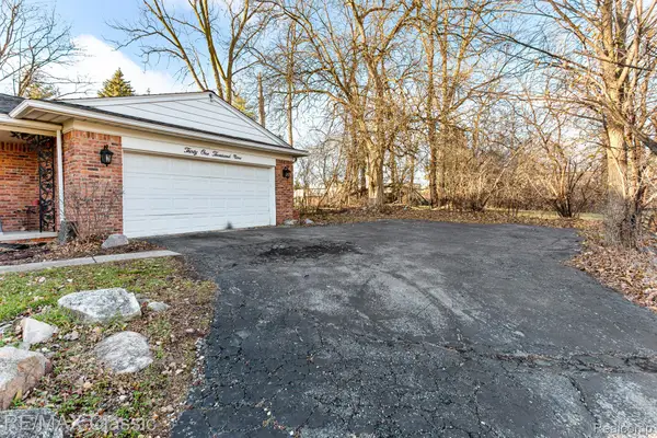 31009 Heritage Hills DR, FarmingtonHills, MI 48331