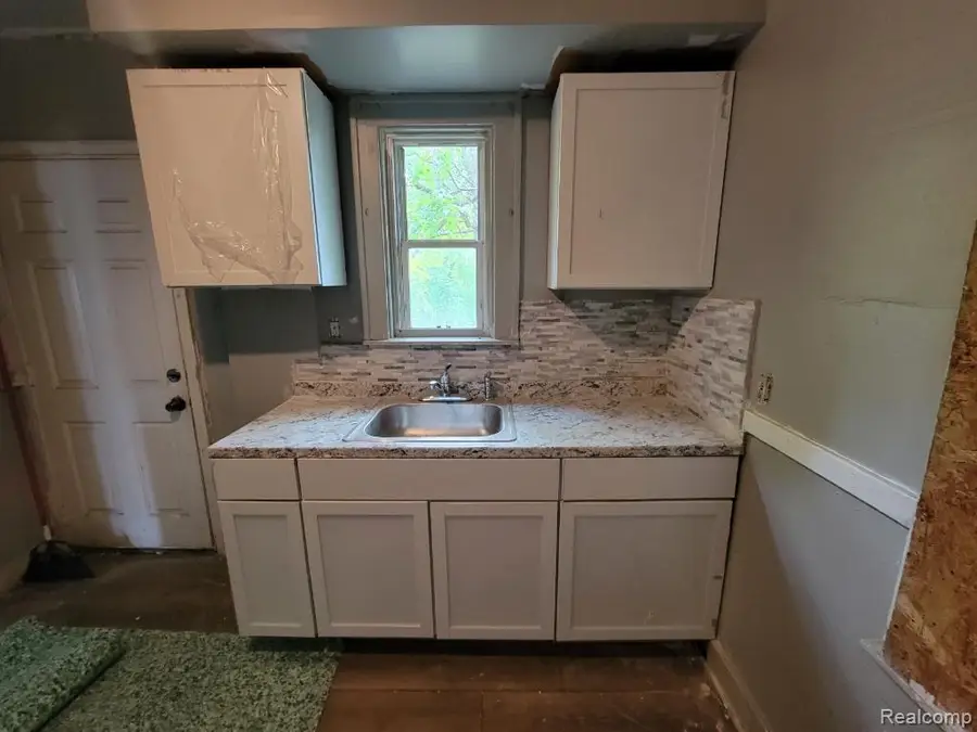 9300 MCKINNEY ST, Detroit, MI 48224 - #2