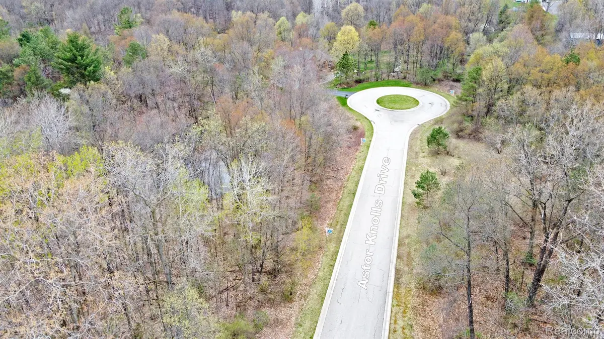 204 ASTOR KNOLLS DR, Ortonville, MI 48462 - #1