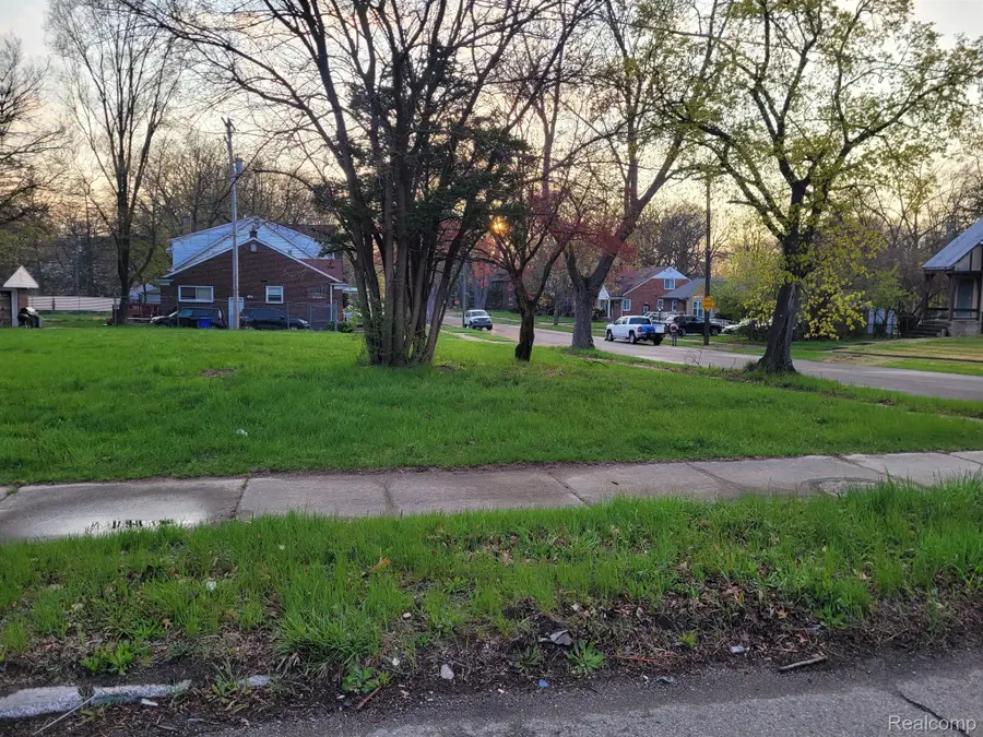 18435 LAHSER RD, Detroit, MI 48219 - #3