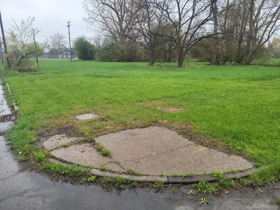 3106 17TH ST, Detroit, MI 48216 - #2