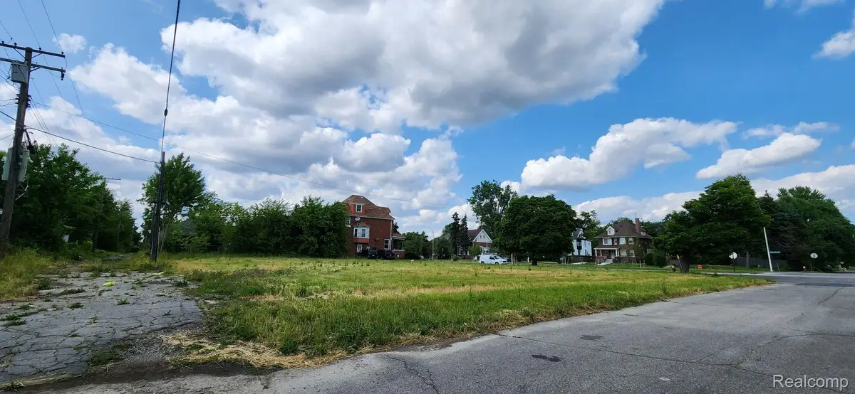 885 E GRAND BLVD, Detroit, MI 48207 - #1