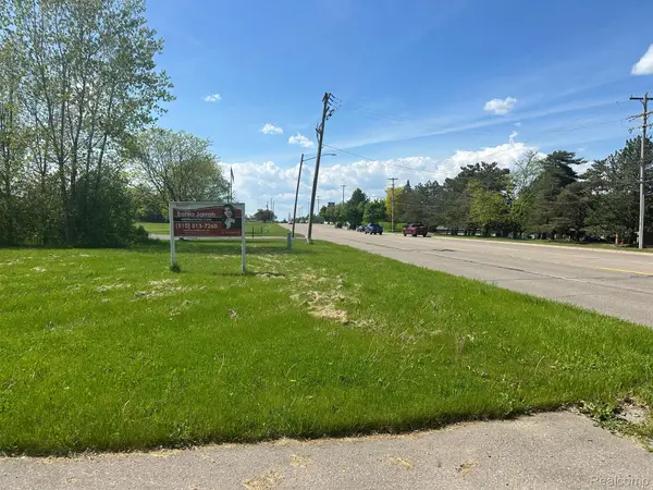 8000 S SAGINAW ST, GrandBlanc, MI 48439