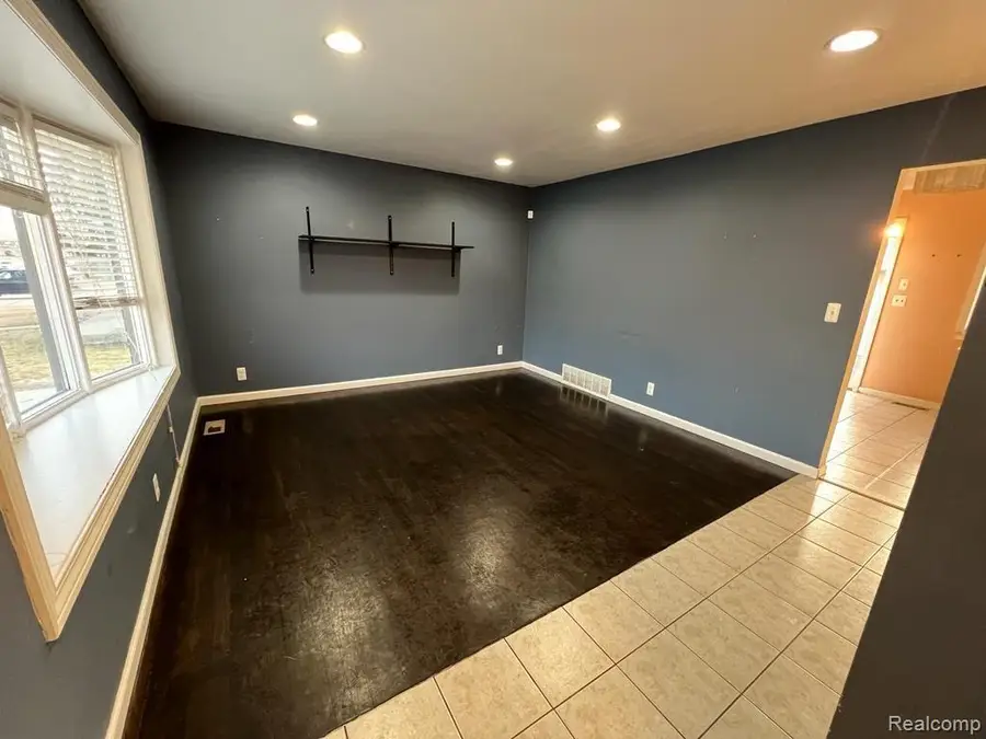 32291 RYAN RD, Warren, MI 48092 - #3