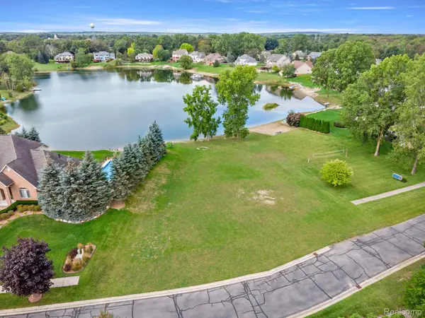 4544 COASTAL PKWY, WhiteLake, MI 48386
