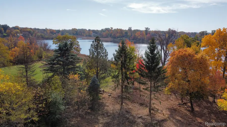 2717 TURTLE SHORES DR, Bloomfield, MI 48302 - #2