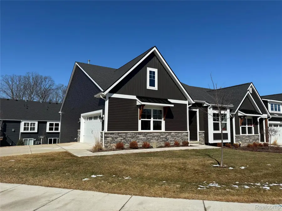 1054 CAMELLIA CIR 44 19, Howell, MI 48843 - #2
