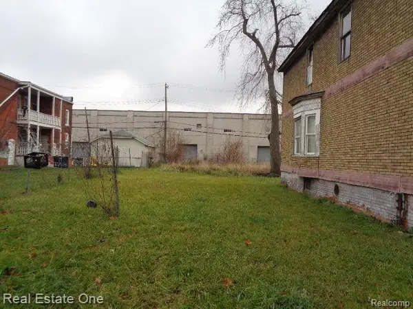 568 E BETHUNE ST, Detroit, MI 48202