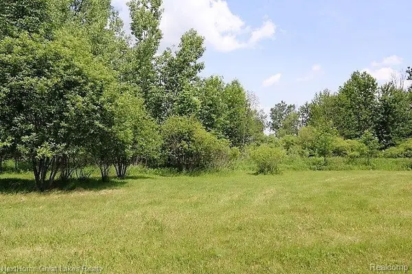 76 WESTWOOD DR, GrandBlanc, MI 48439
