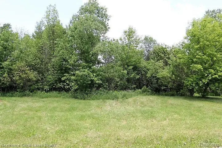 74 WESTWOOD DR, Grand Blanc, MI 48439 - #1