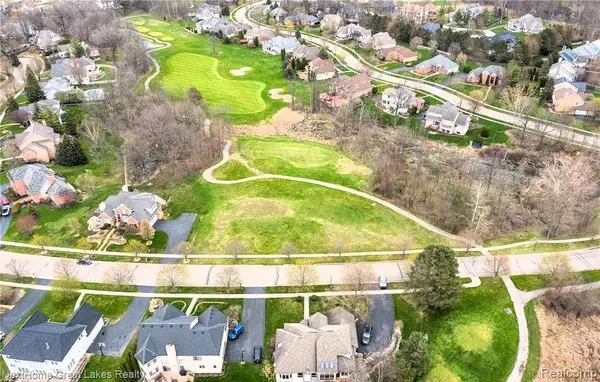 125 Woodfield PKWY, GrandBlanc, MI 48439