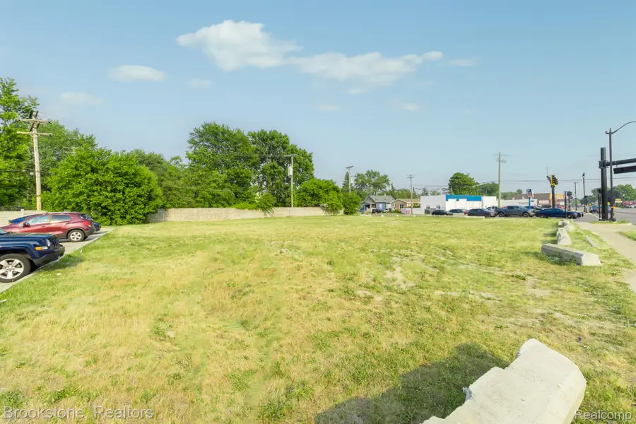 29030 UTICA RD, Roseville, MI 48066 - #3