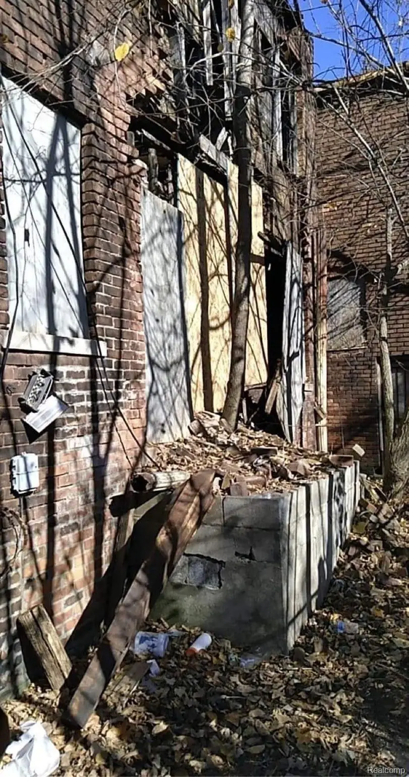 6834 Charlevoix ST, Detroit, MI 48207 - #2