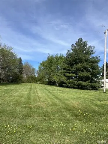 6241 Barnes Road, BrownCity, MI 48416