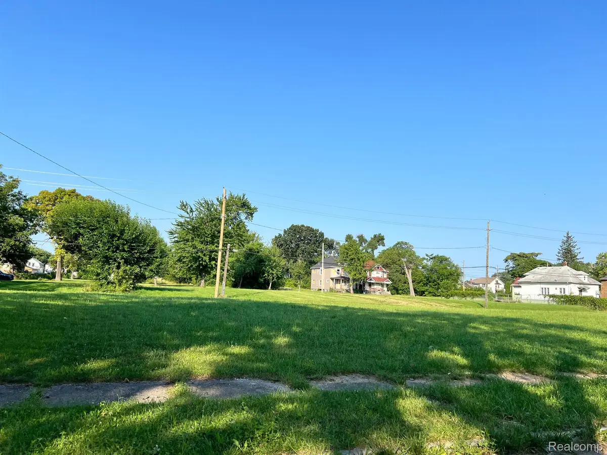 2483 PARKER ST, Detroit, MI 48214 - #1