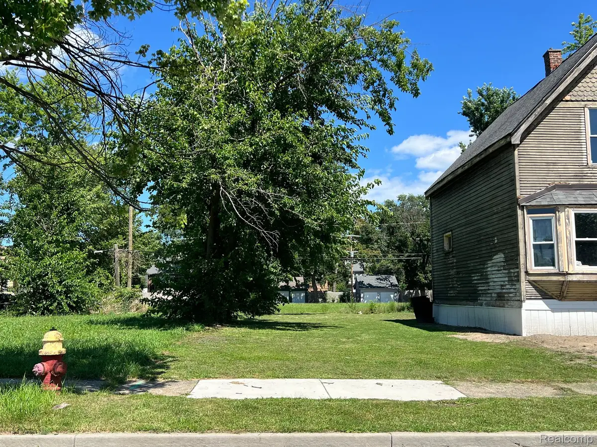 2496 PARKER ST, Detroit, MI 48214 - #1