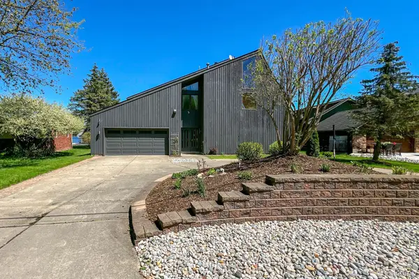 935 Stratton DR, Waterford, MI 48328