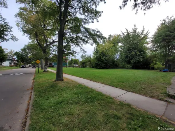 3271 CANTON ST, Detroit, MI 48207