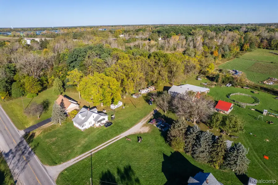 2135 E COLDWATER RD, Flint, MI 48505 - #3