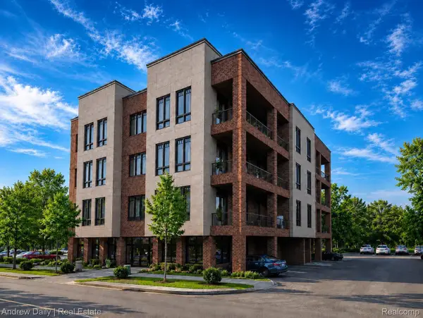 122 E CADY ST, Northville, MI 48167