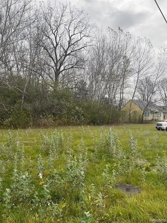 2105 WILLIAMSON RD, Saginaw, MI 48601