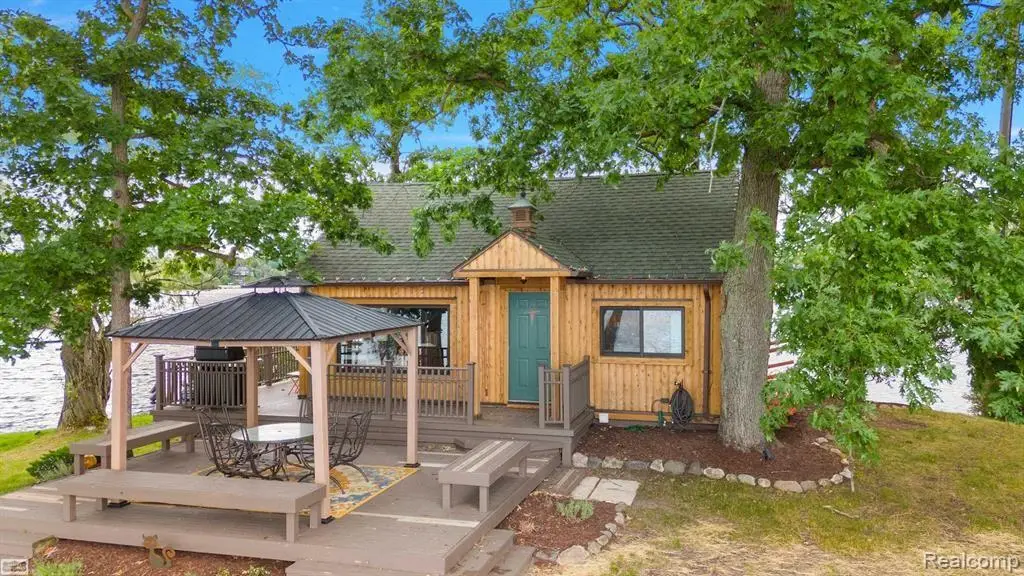 10086 KING RD, Davisburg, MI 48350 - #1