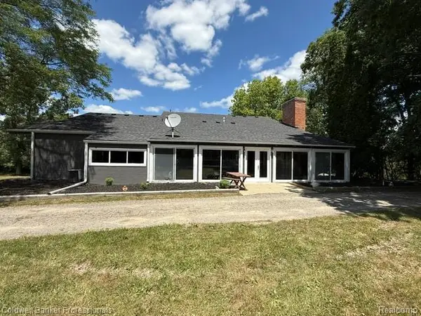 8899 DWYER RD, Howell, MI 48855
