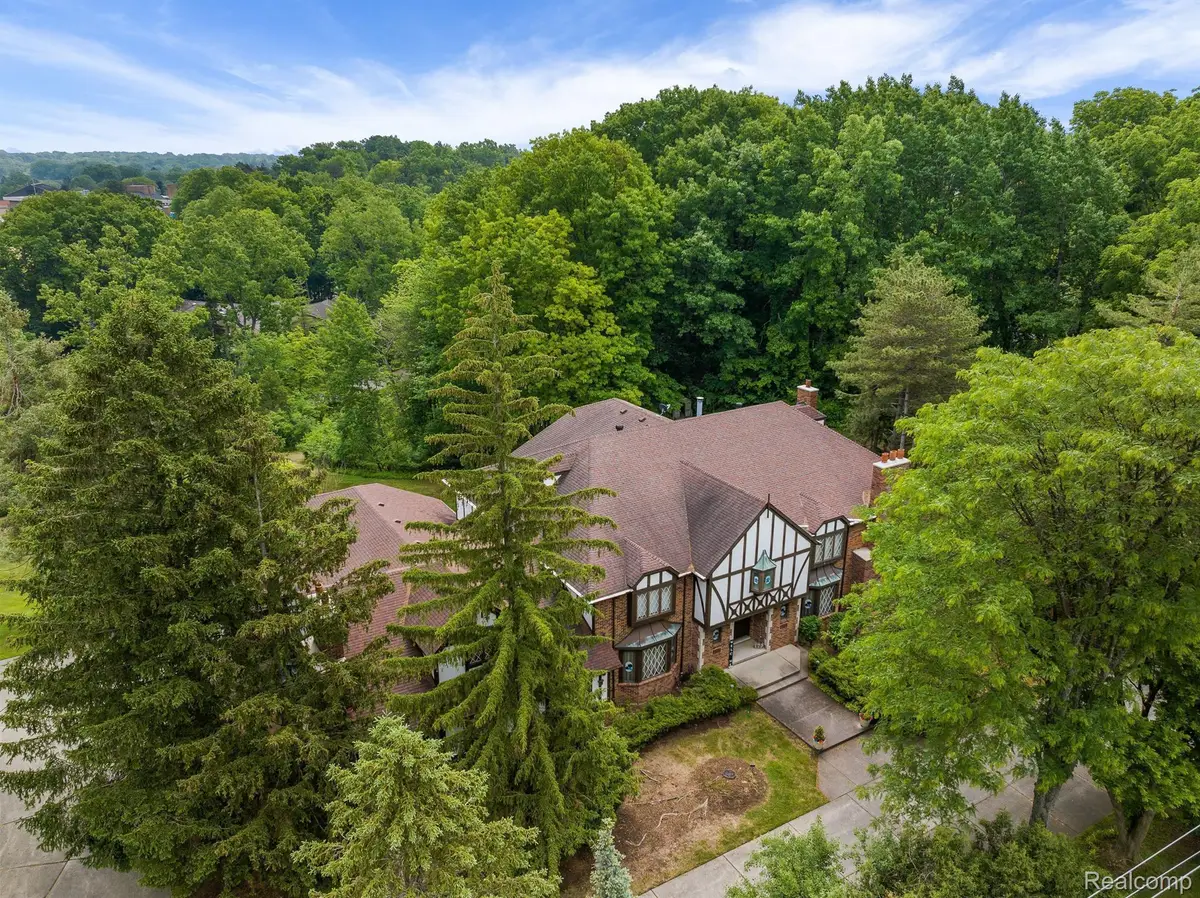 4670 COVE RD, West Bloomfield, MI 48323 - #1