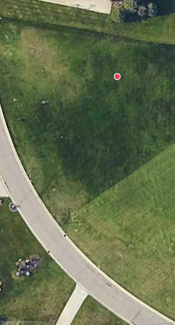17070 Kings Fairway LN, GrandBlanc, MI 48439