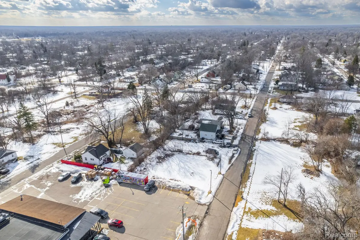 638 E FOSS AVE, Flint, MI 48505 - #1