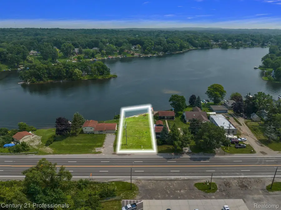 9876 Dixie HIWY, Clarkston, MI 48348 - #3