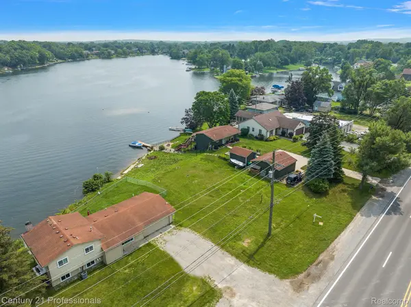 9876 W DIXIE HIWY, Clarkston, MI 48348