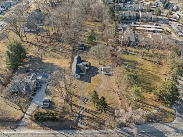 34505 W 9 MILE RD, Farmington, MI 48335