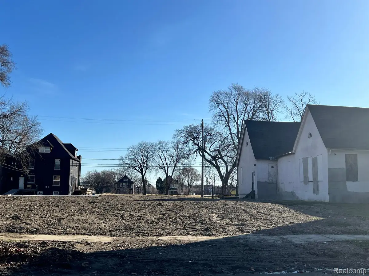 2134 CADILLAC BLVD, Detroit, MI 48214 - #1