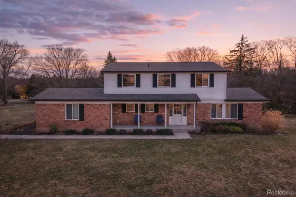 38005 SOUTHFARM LN, FarmingtonHills, MI 48167
